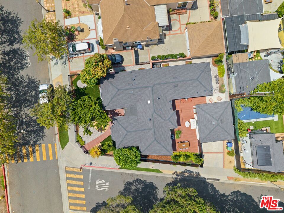 10811 Farragut Dr