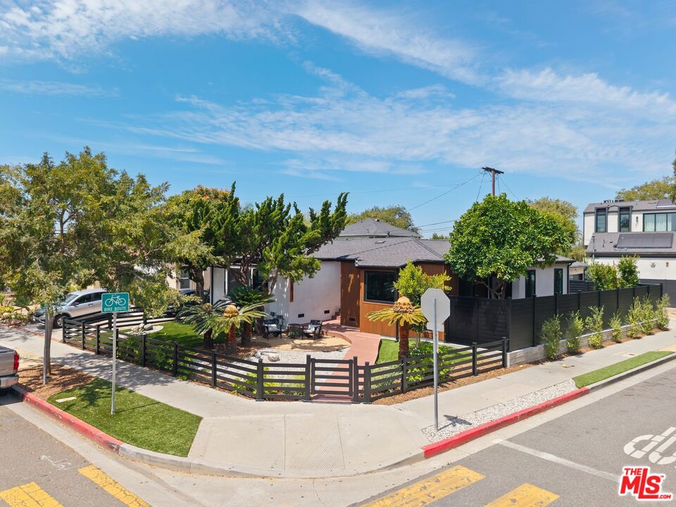 10811 Farragut Dr