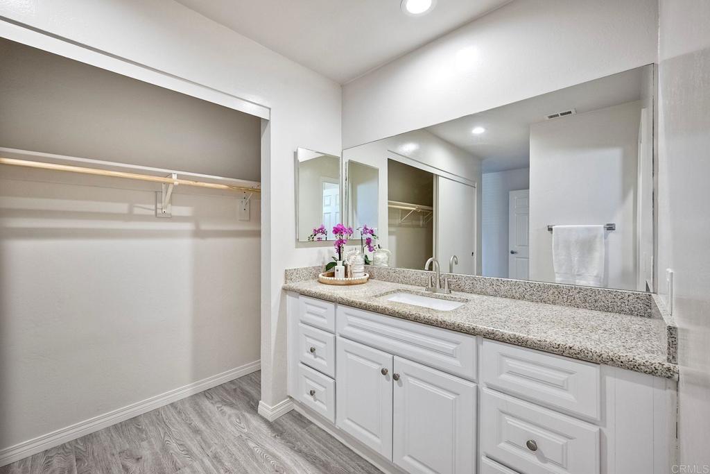 966 Lupine Hills Dr