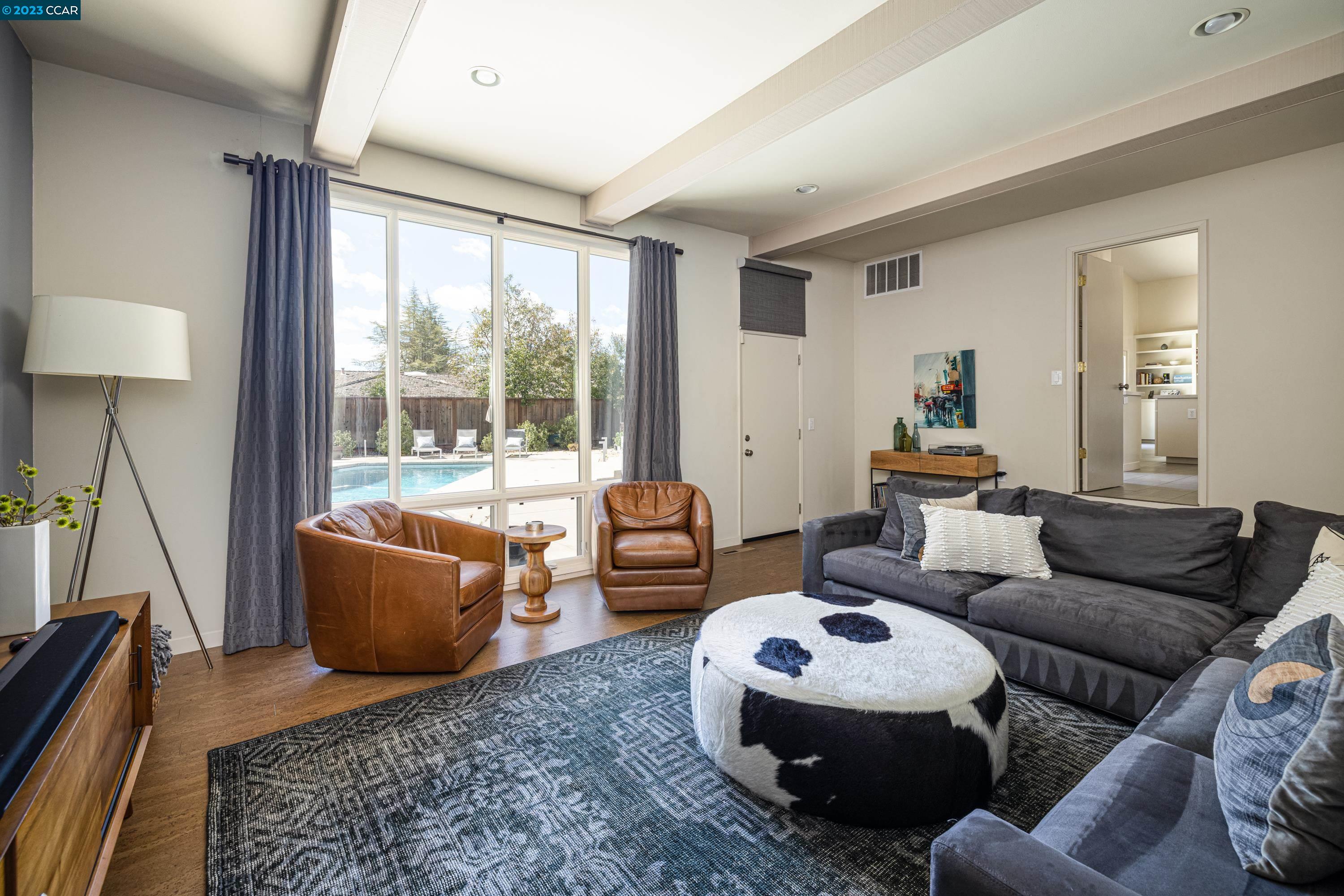 3138 Oakwood Lane