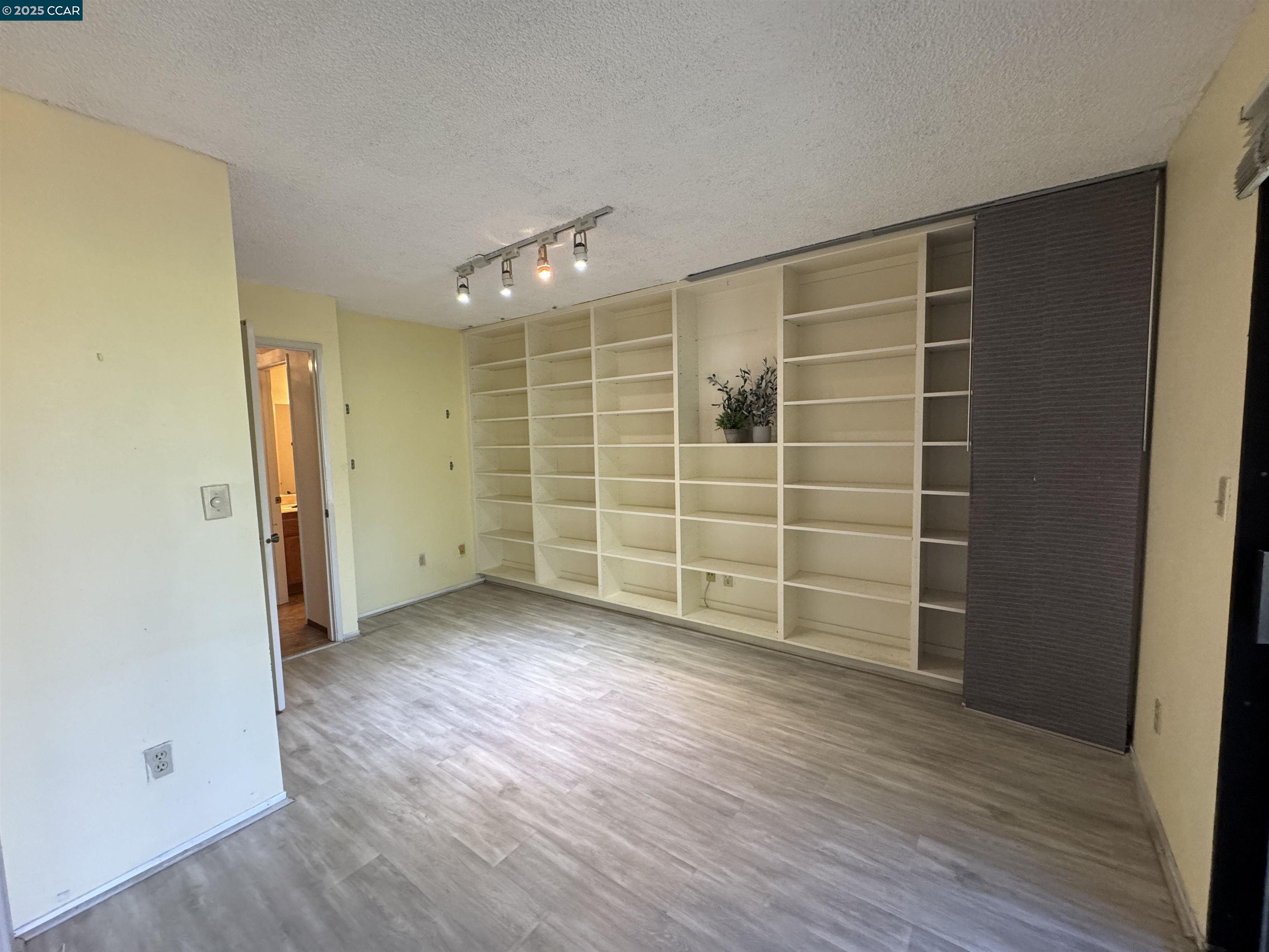 2120 Oneida Circle