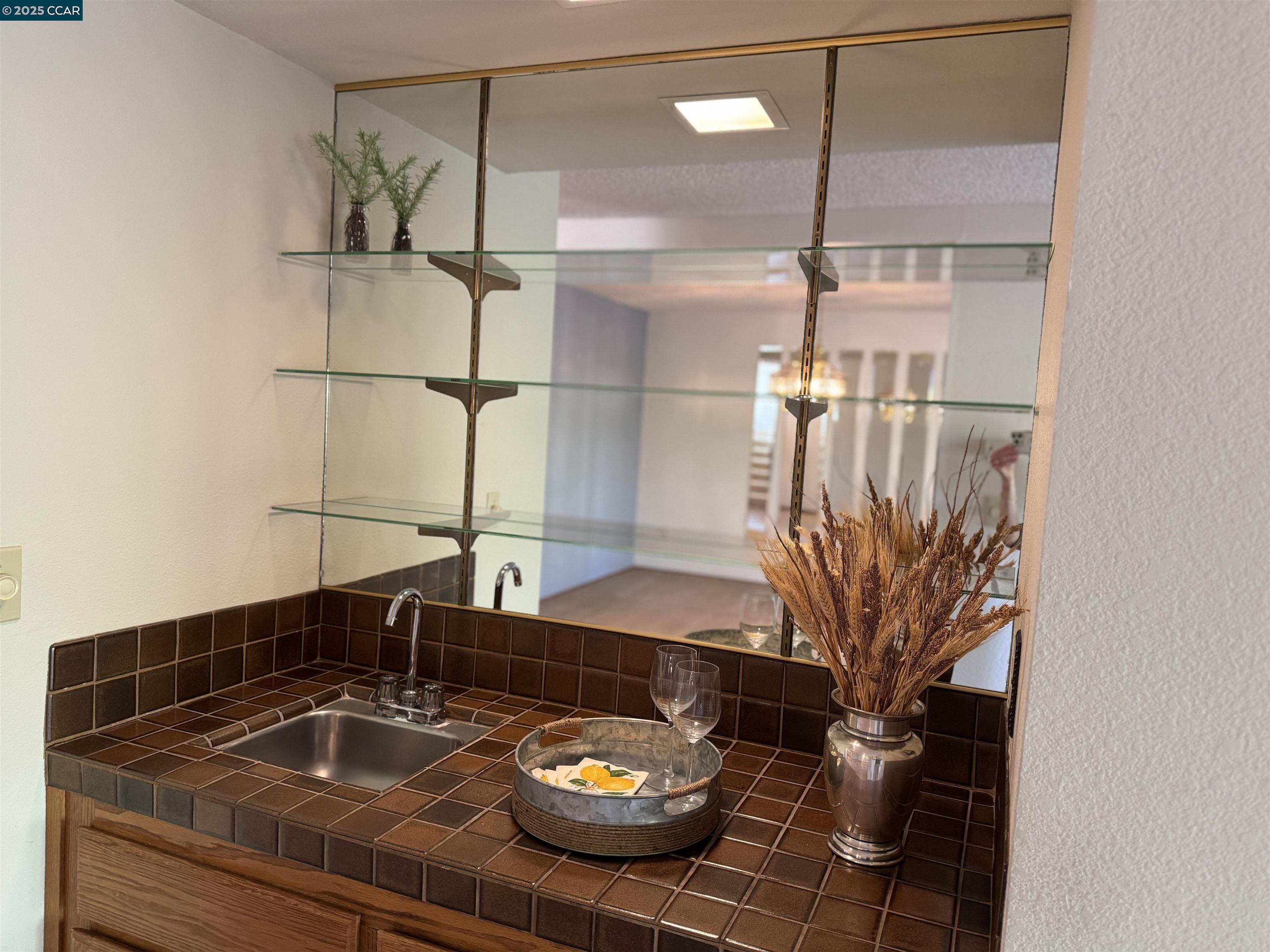 2120 Oneida Circle