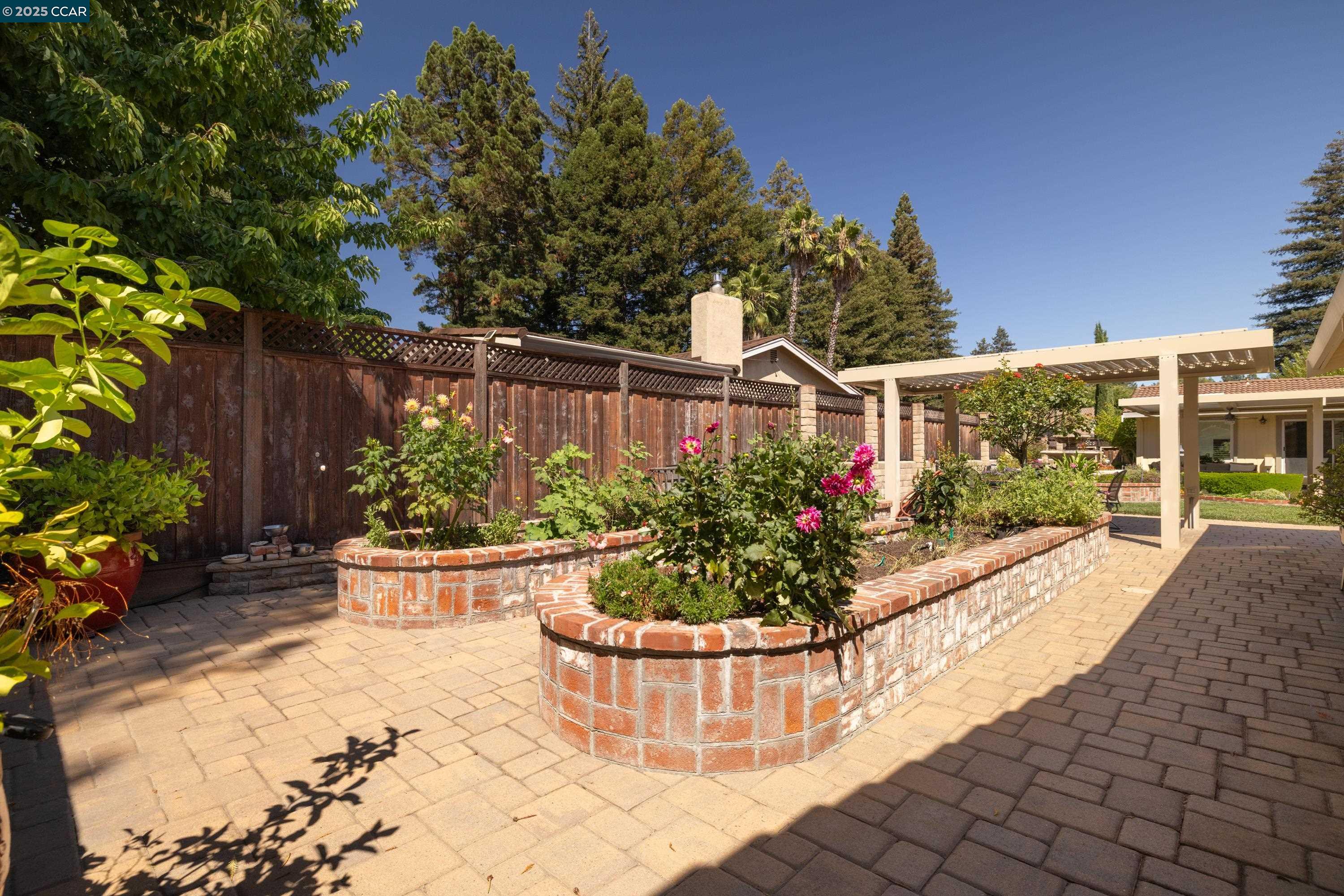 558 Freitas Road