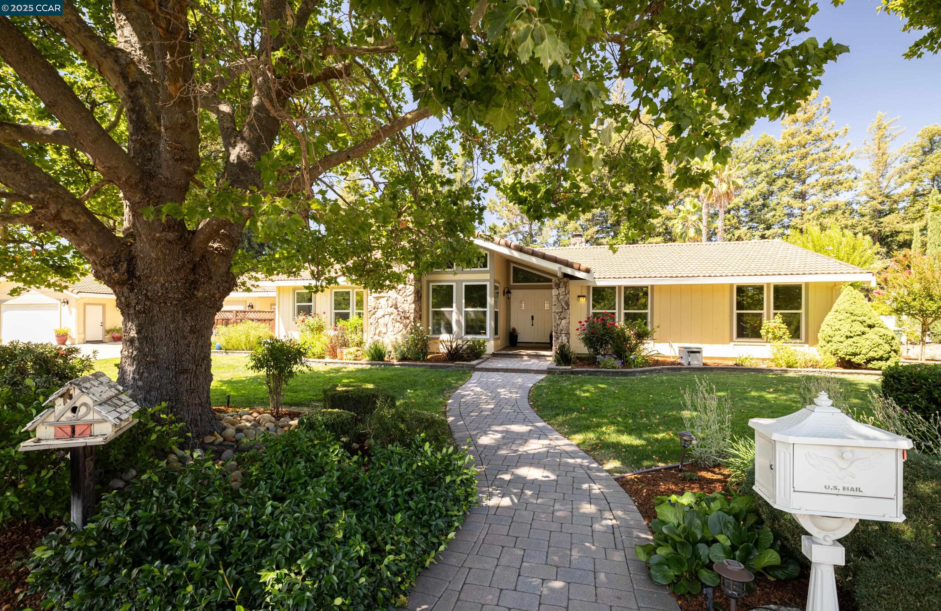 558 Freitas Road