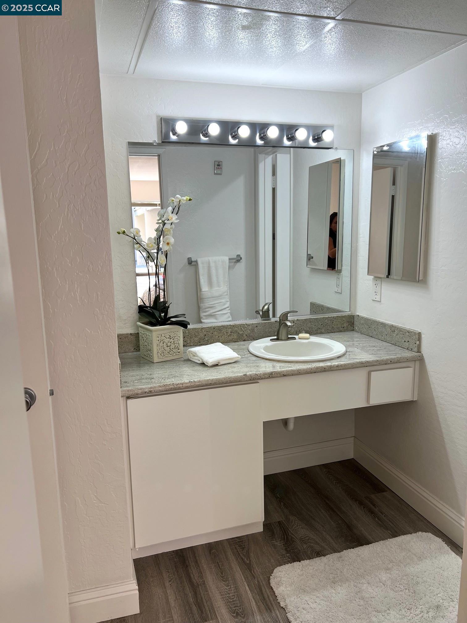 310 N Civic Dr # 202