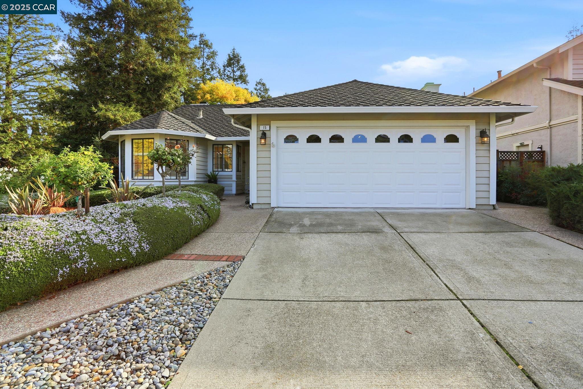 15 Chardonnay Ct