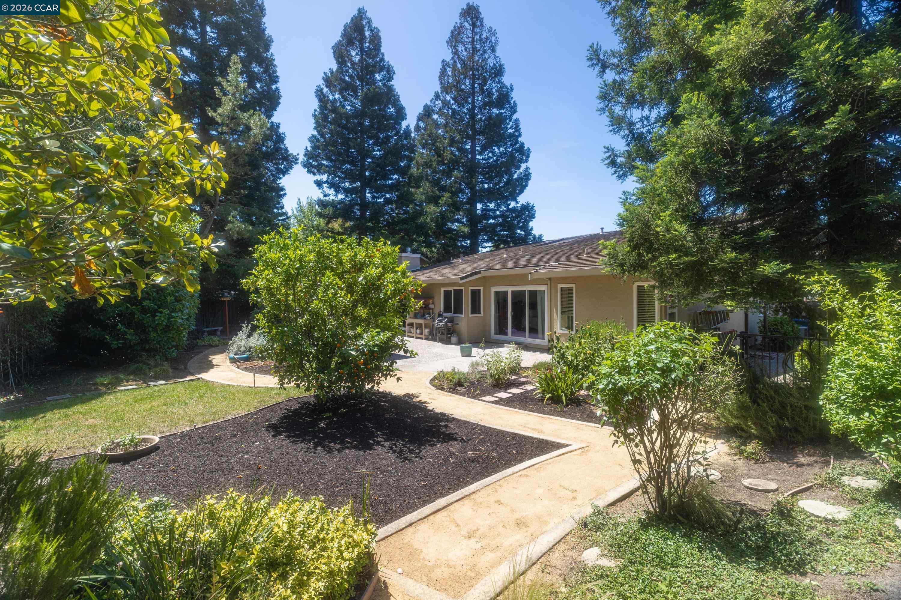 87 Lone Pine Court