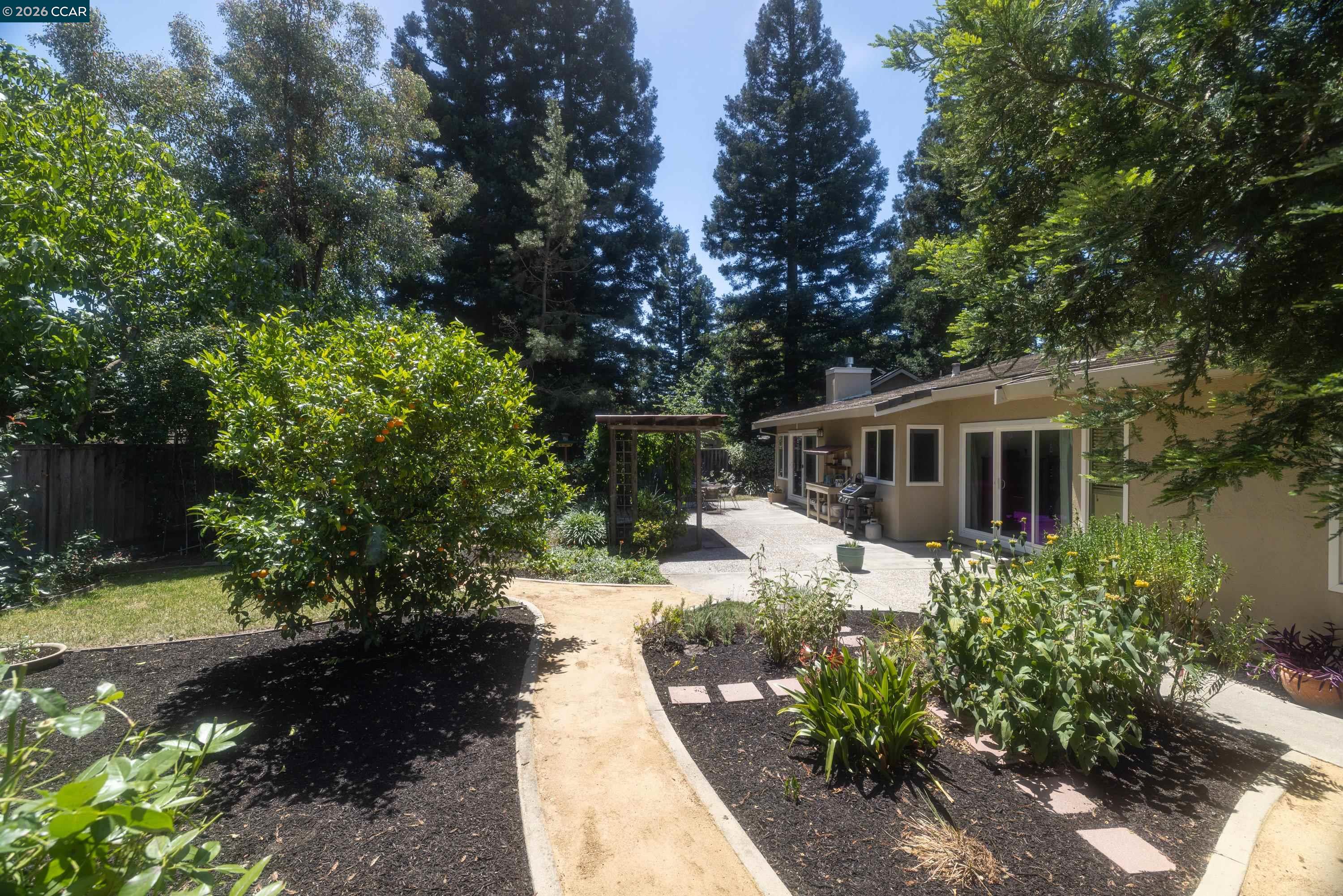 87 Lone Pine Court