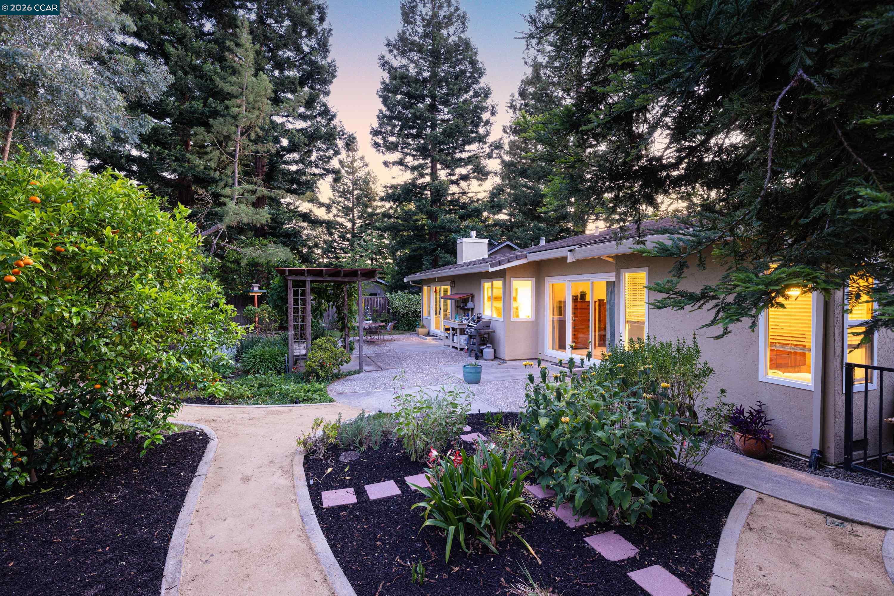 87 Lone Pine Court