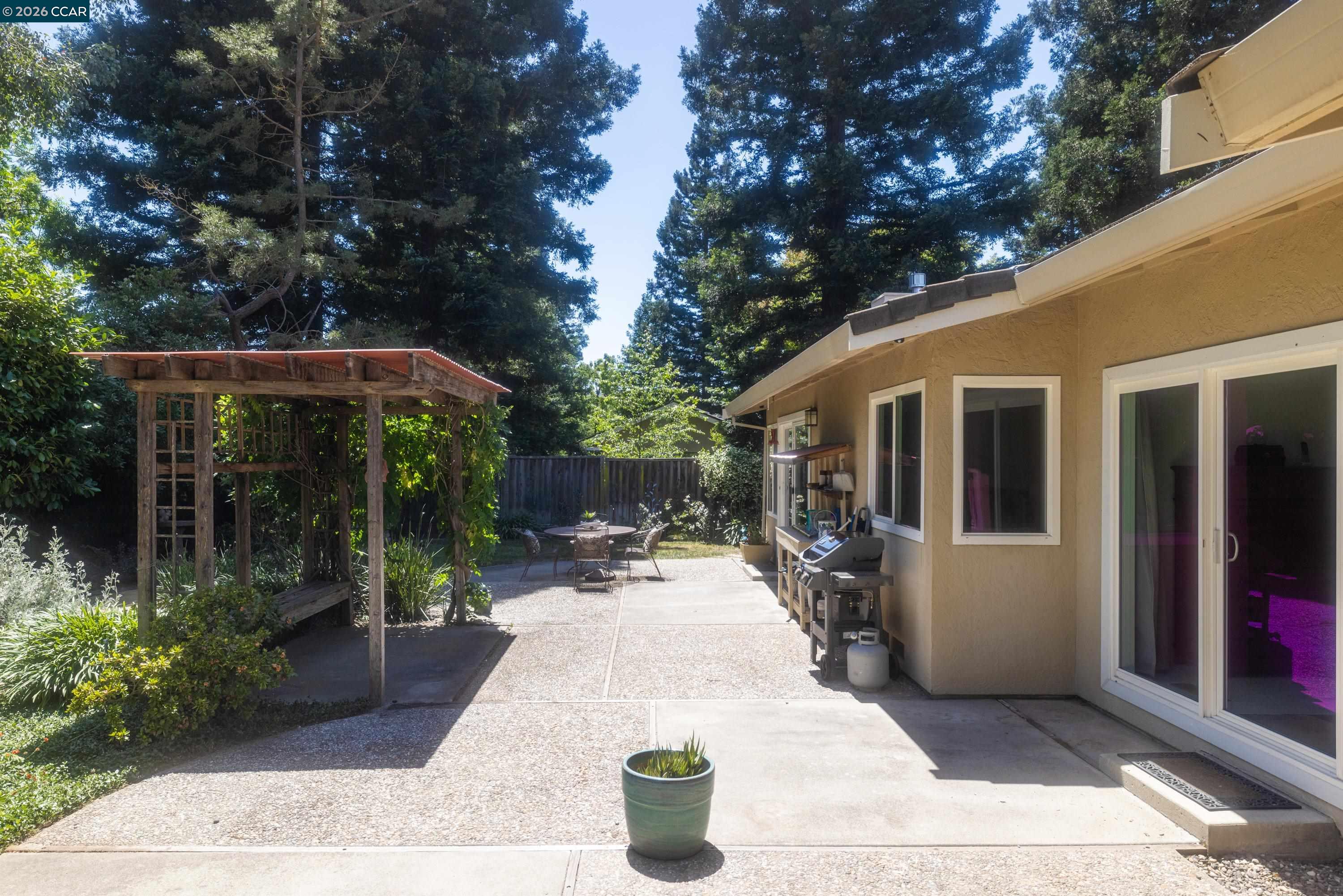 87 Lone Pine Court