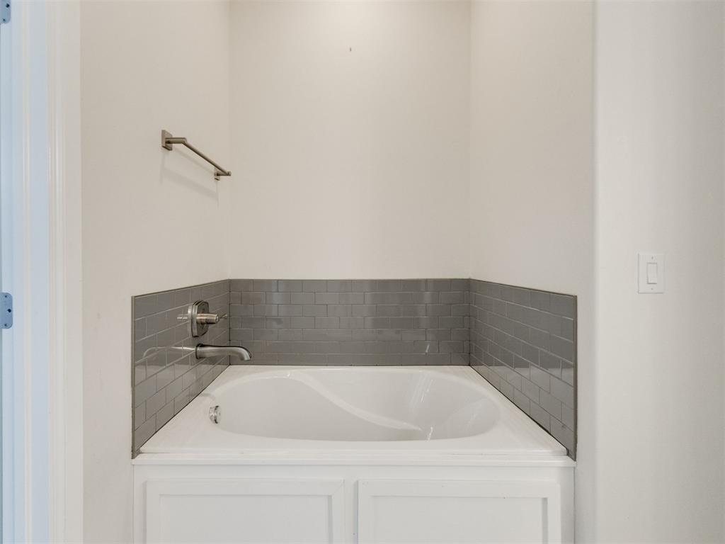 10917 Oaksplinter Lane