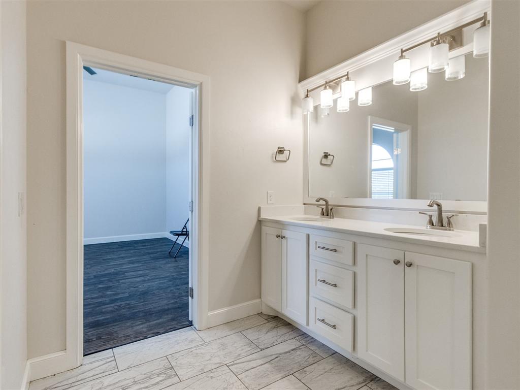 10917 Oaksplinter Lane