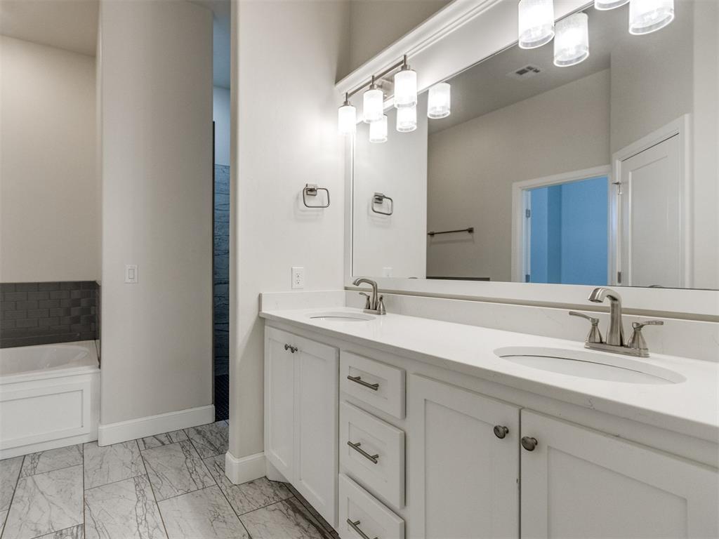 10917 Oaksplinter Lane