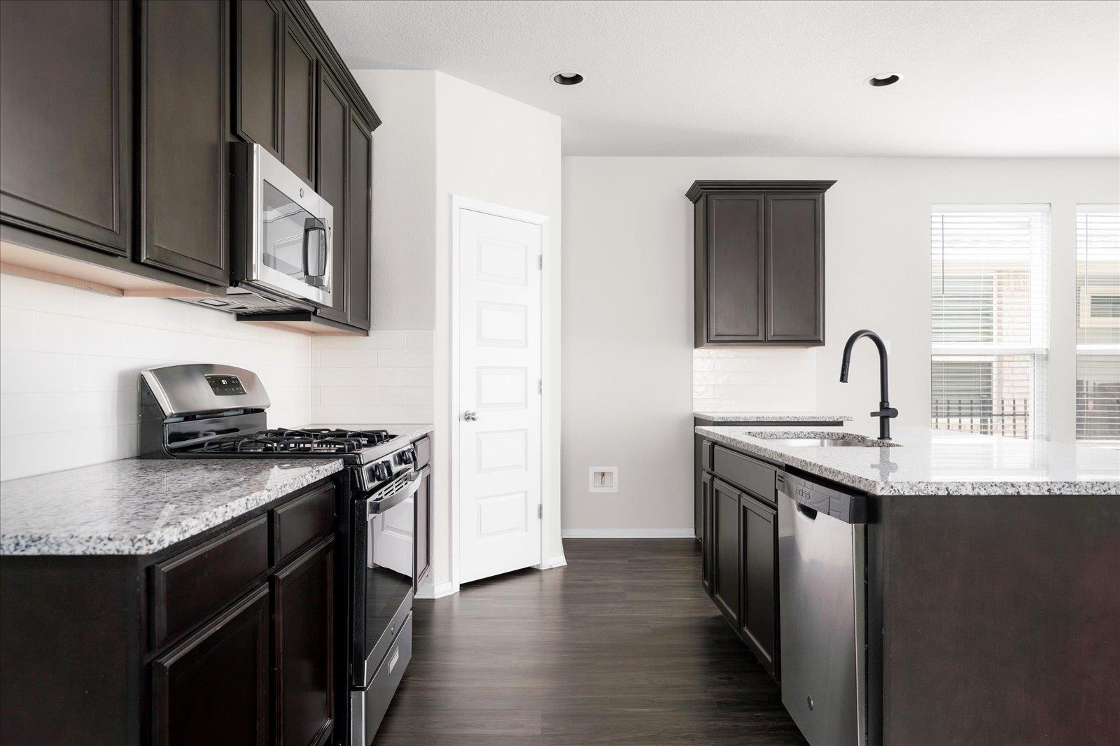 2800 Joe DiMaggio BLVD # 100, Round Rock Unit: 100