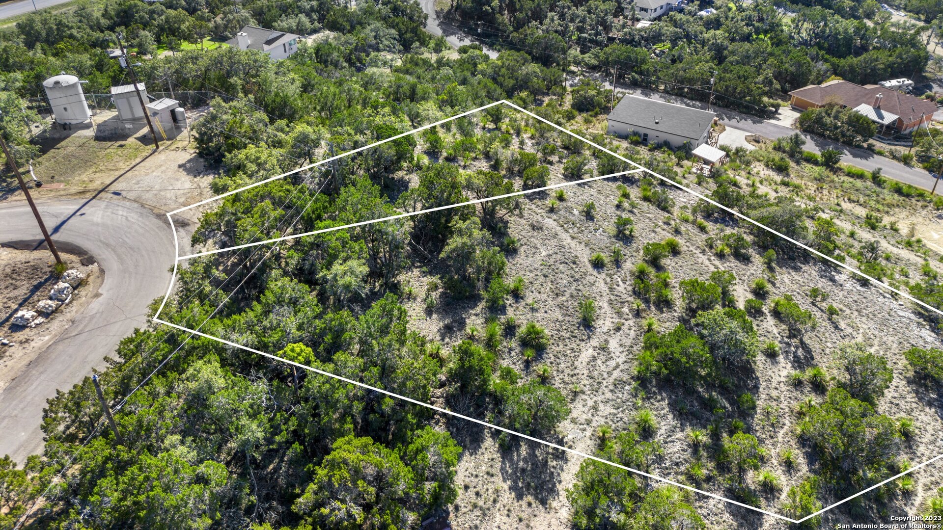 811 & 817 LEXINGTON PASS