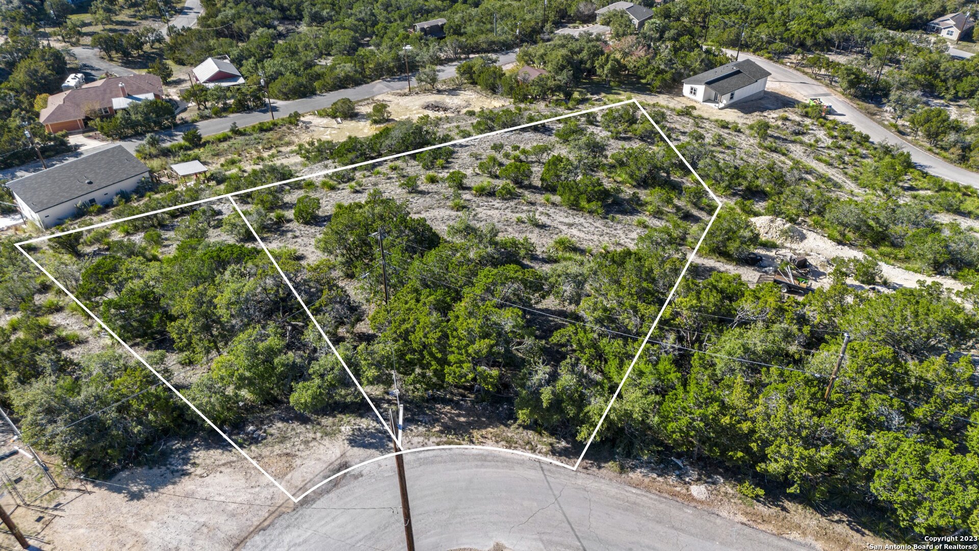 811 & 817 LEXINGTON PASS