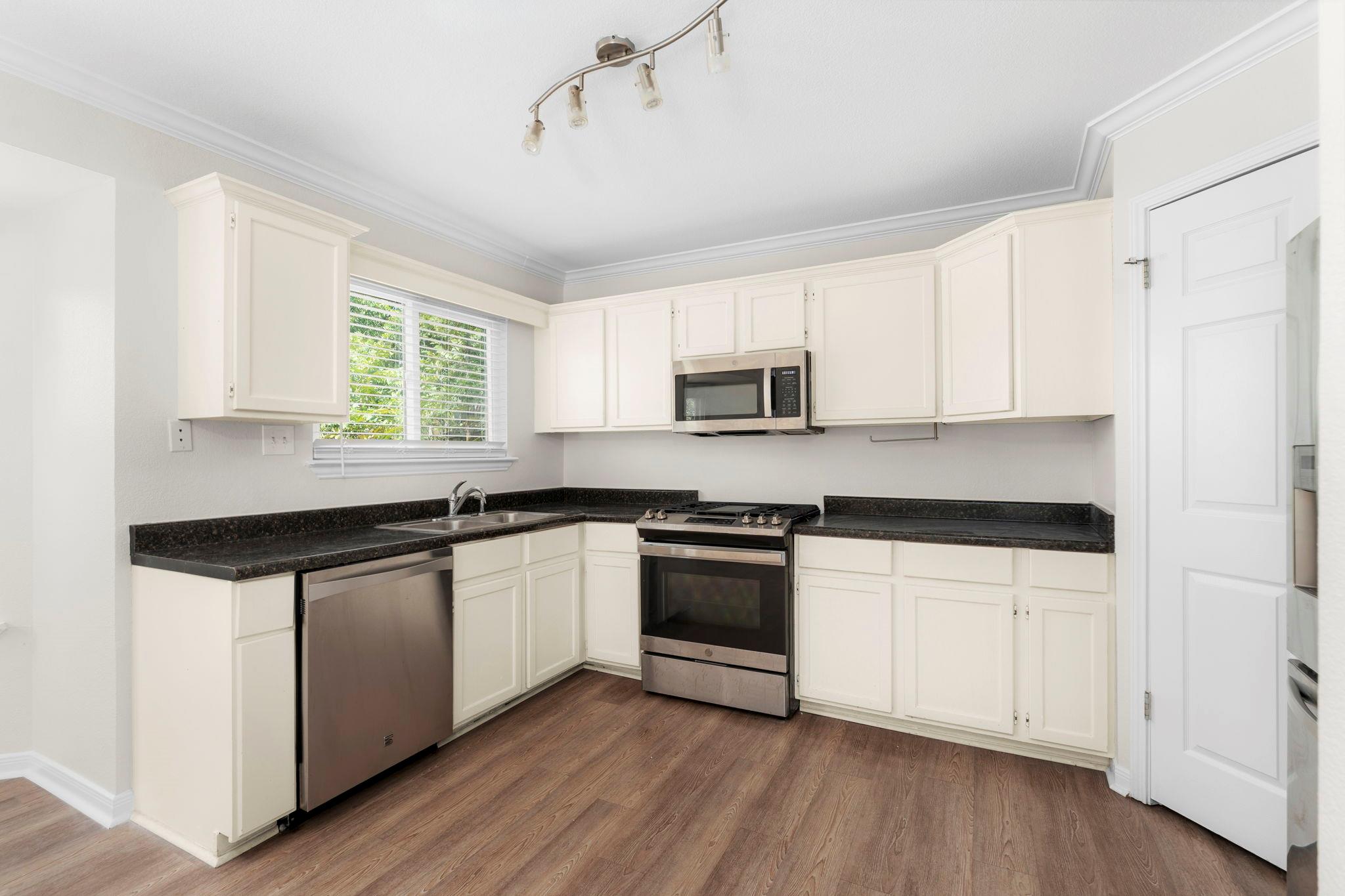 3205 Rockhurst LN