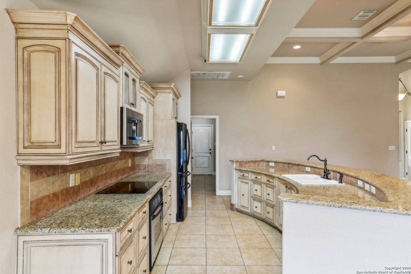 935 Divine Way