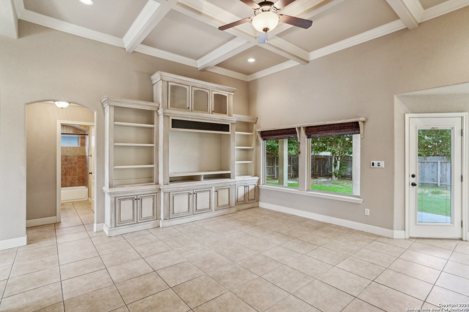 935 Divine Way