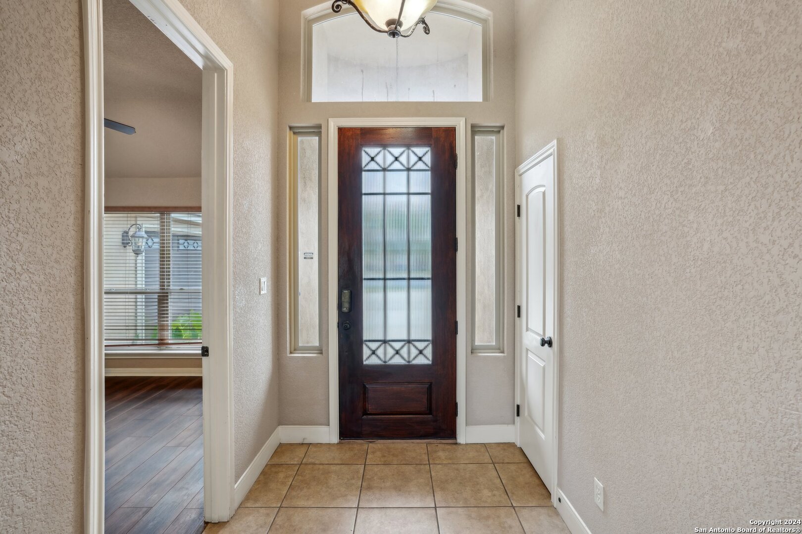935 Divine Way