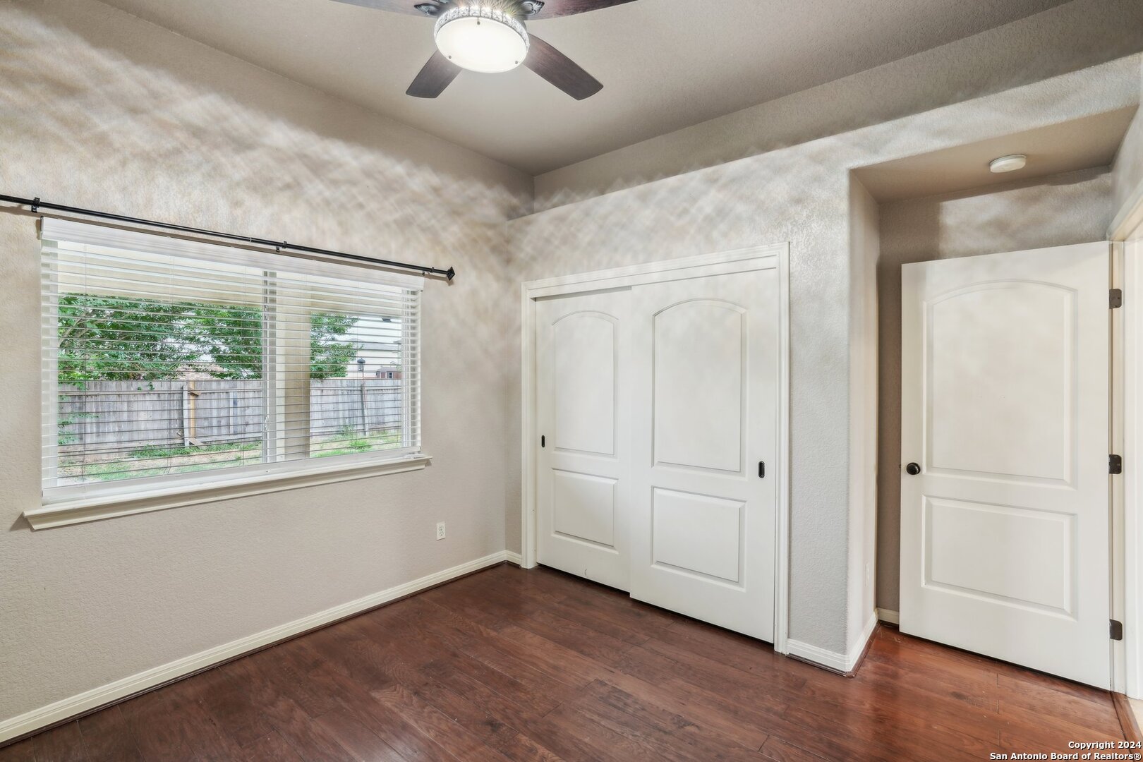 935 Divine Way