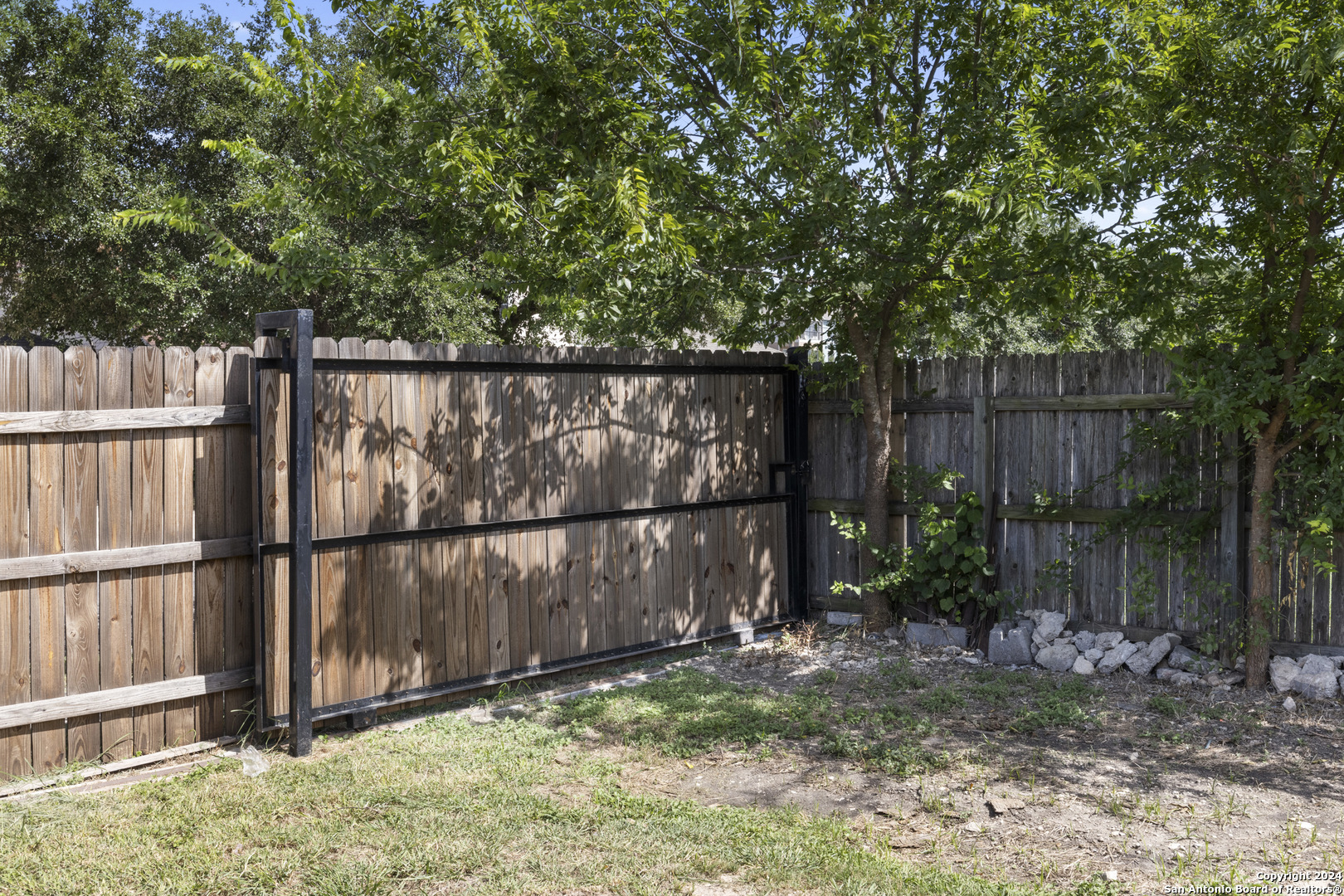 8602 LIMPKIN COURT