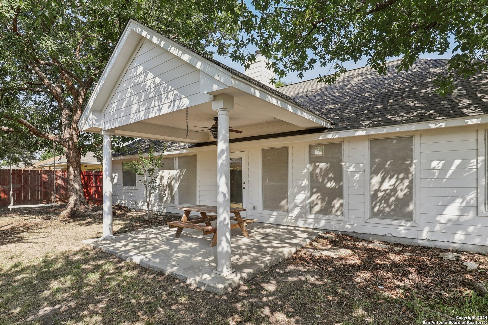 1221 LUCKENBACH