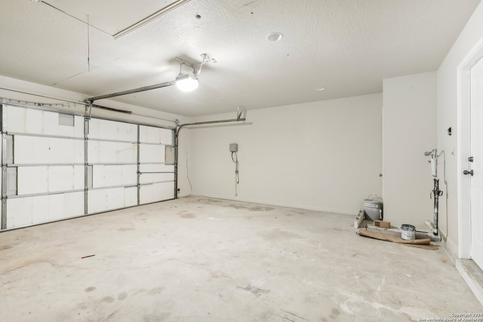 1221 LUCKENBACH