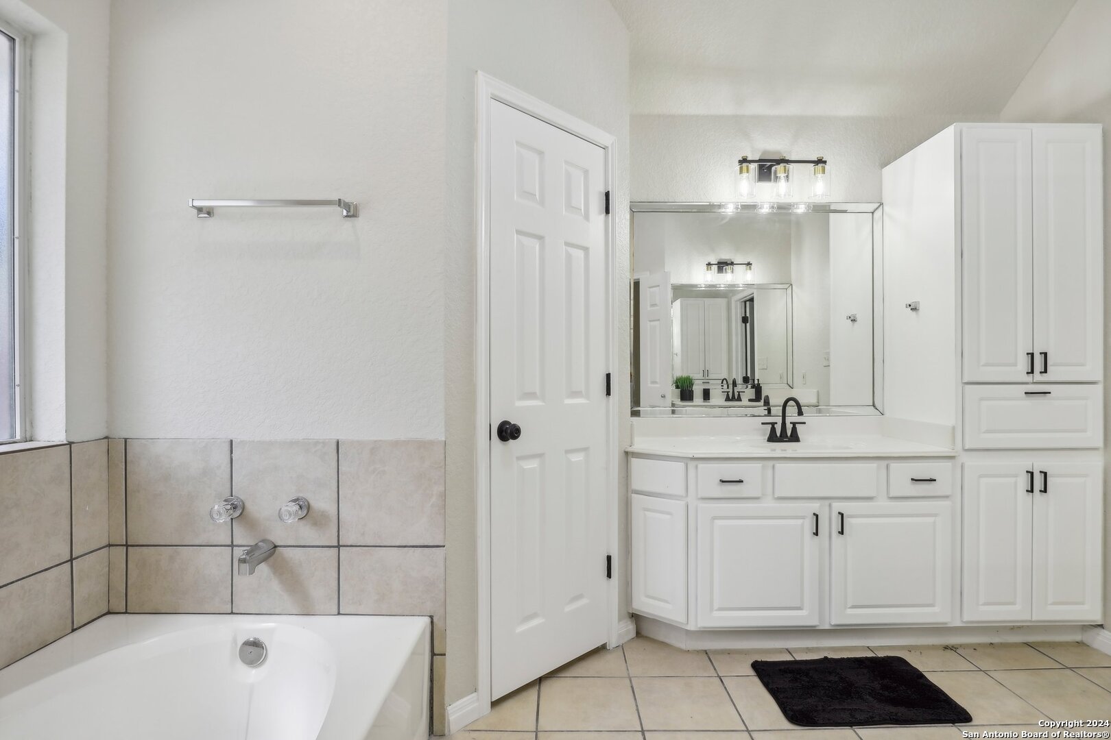 1221 LUCKENBACH