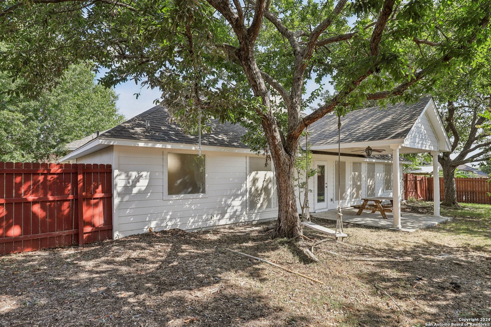 1221 LUCKENBACH