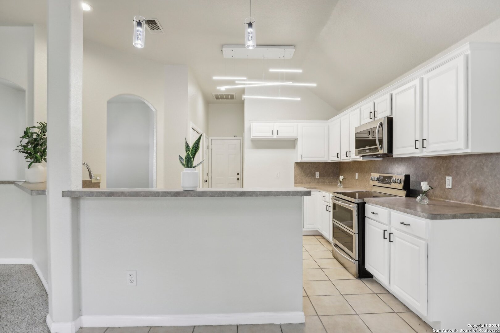 1221 LUCKENBACH