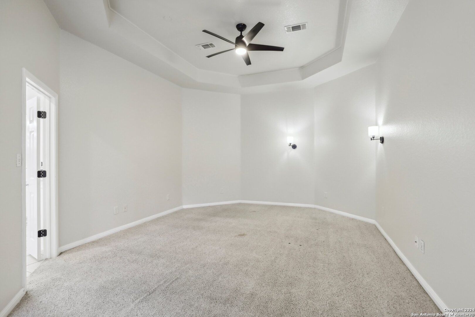 1221 LUCKENBACH
