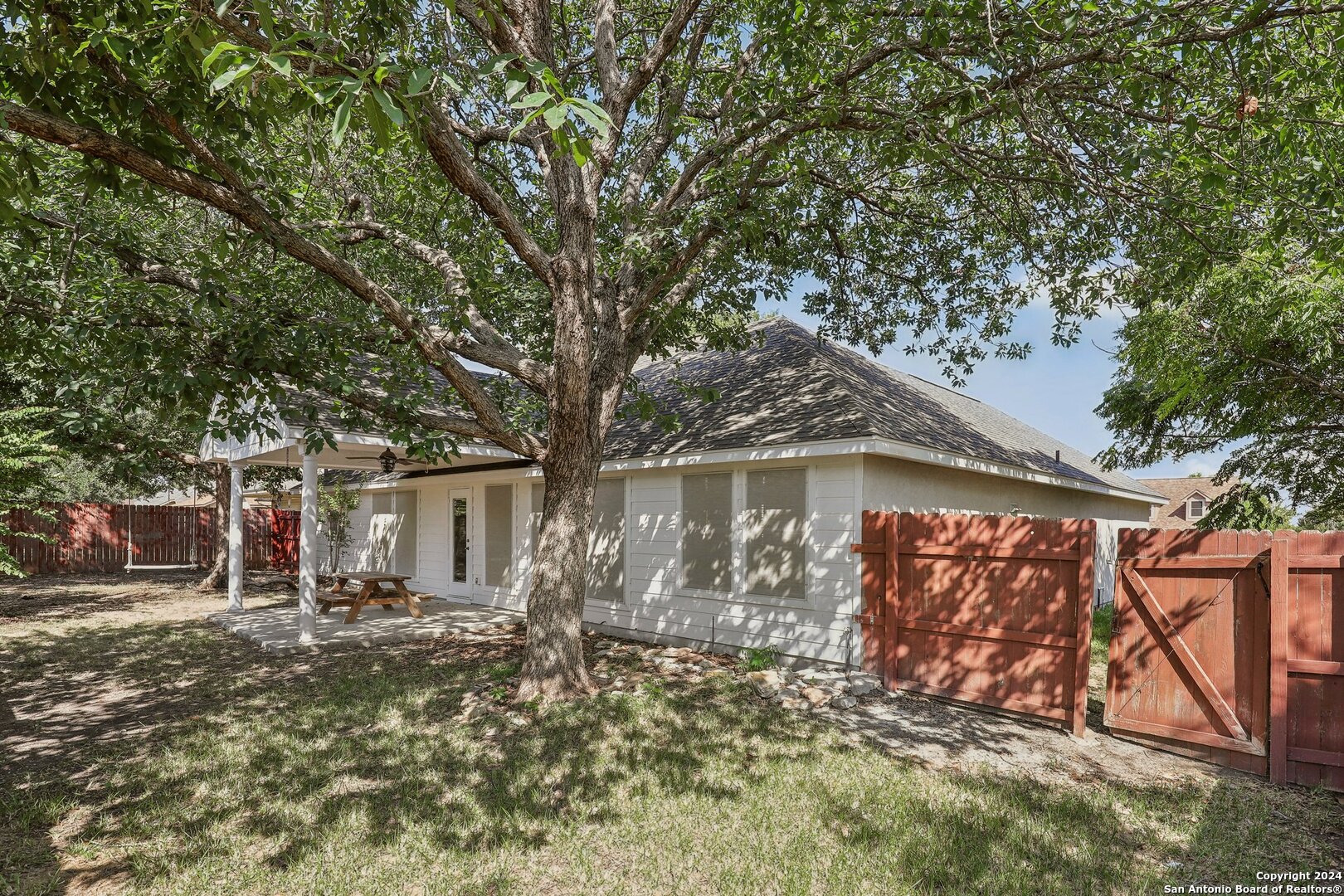 1221 LUCKENBACH