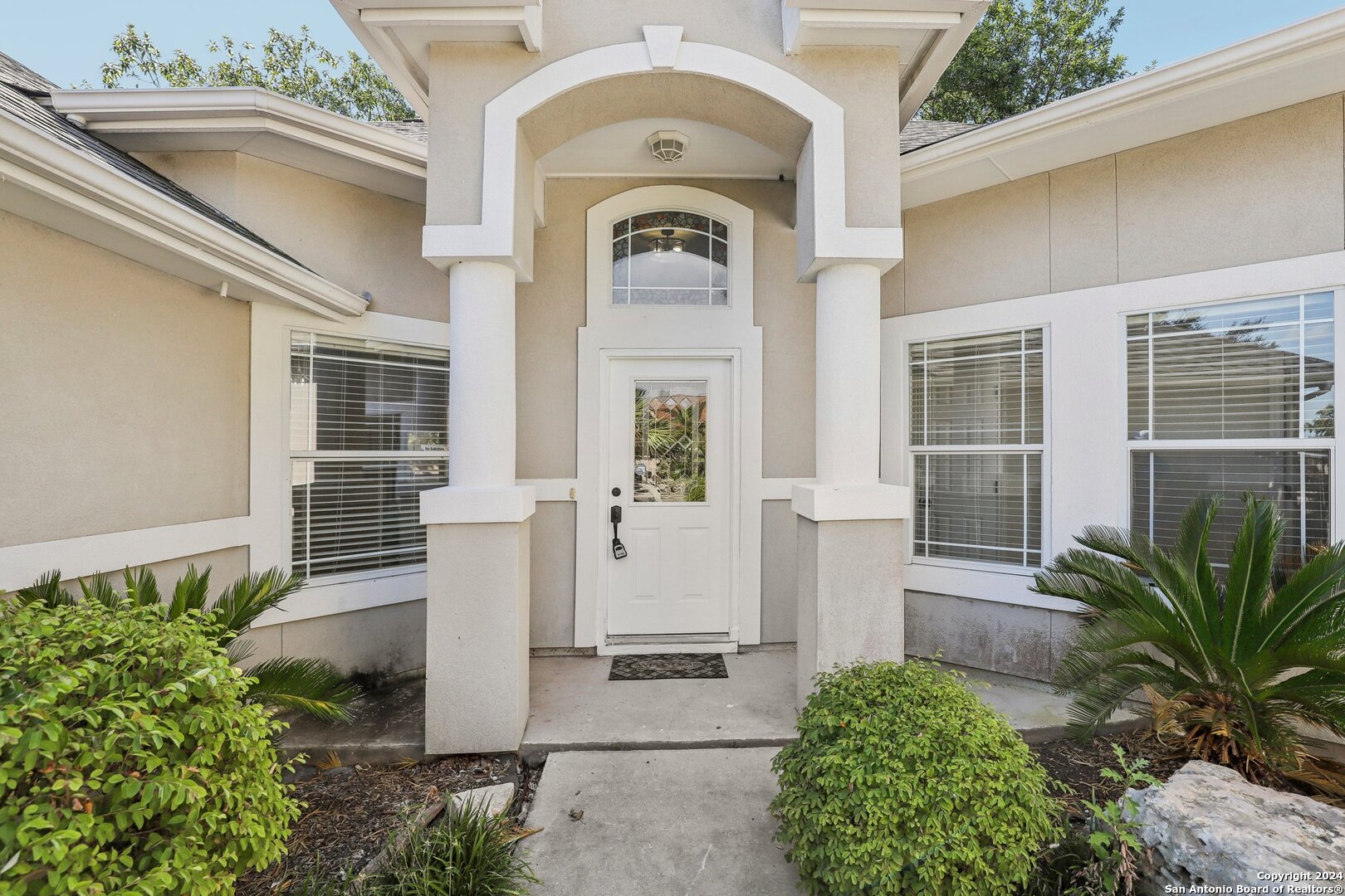 1221 LUCKENBACH