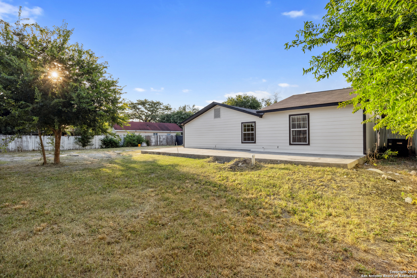 158 W PETALUMA BLVD