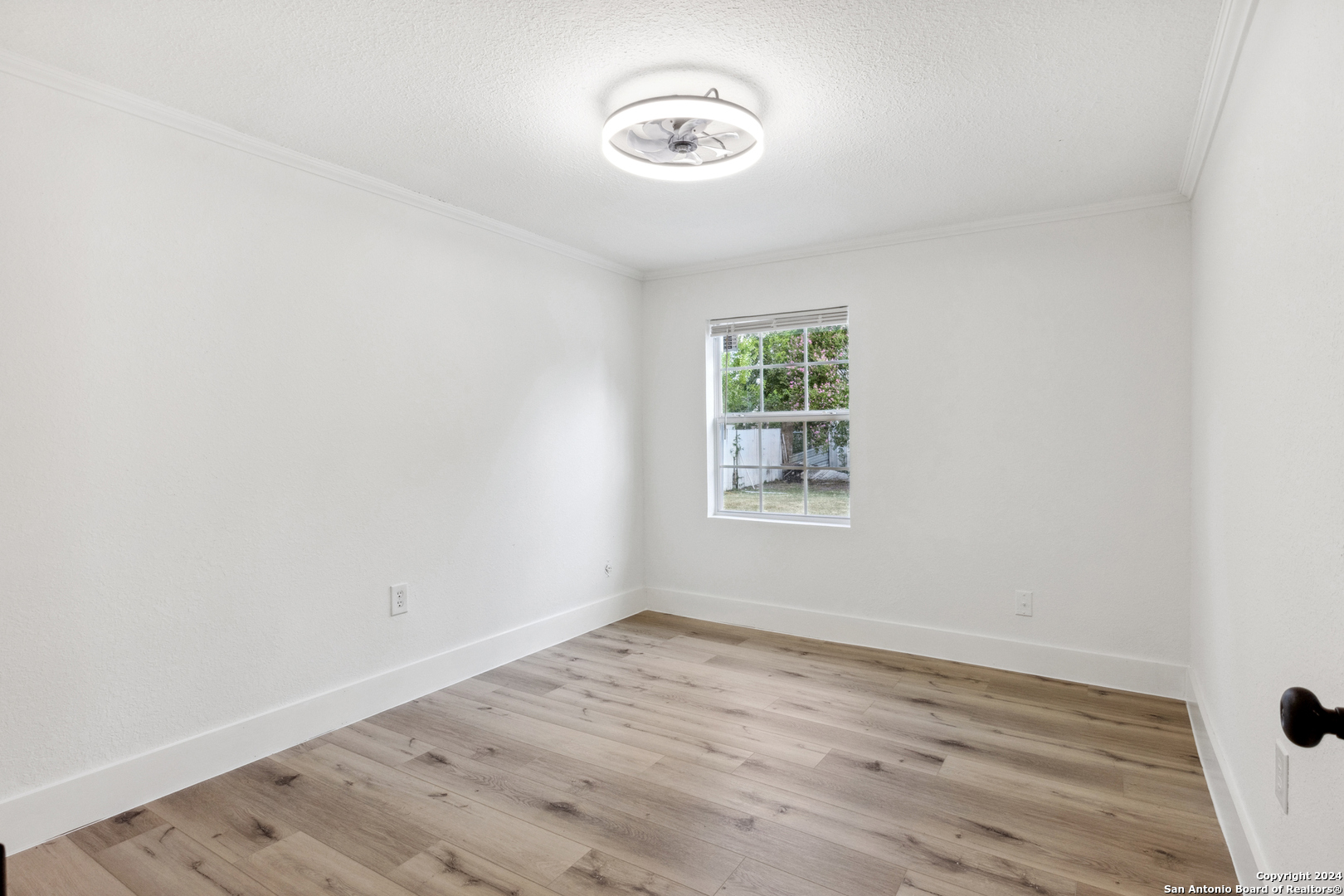 158 W PETALUMA BLVD