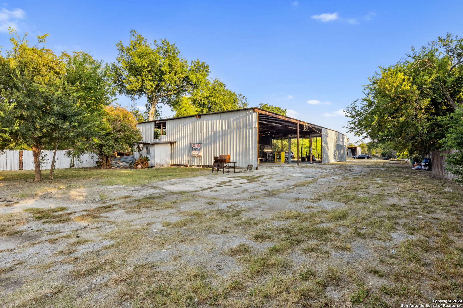 158 W PETALUMA BLVD