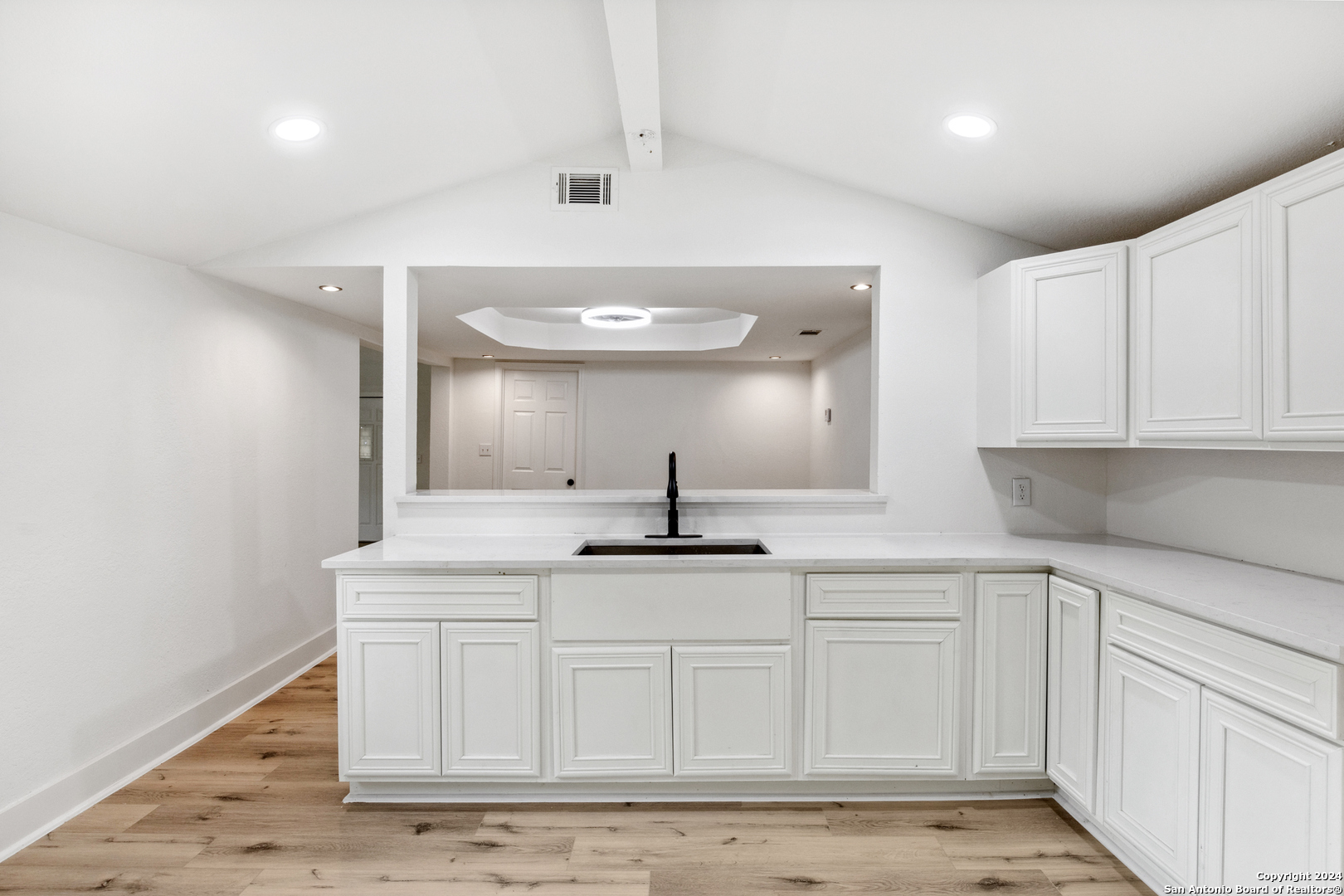 158 W PETALUMA BLVD
