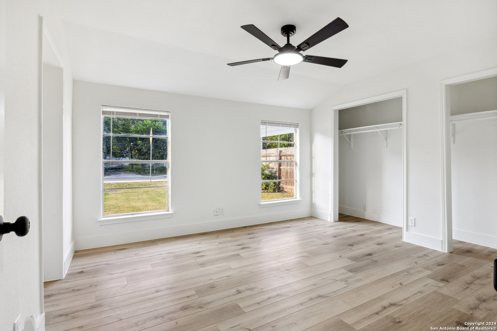 158 W PETALUMA BLVD