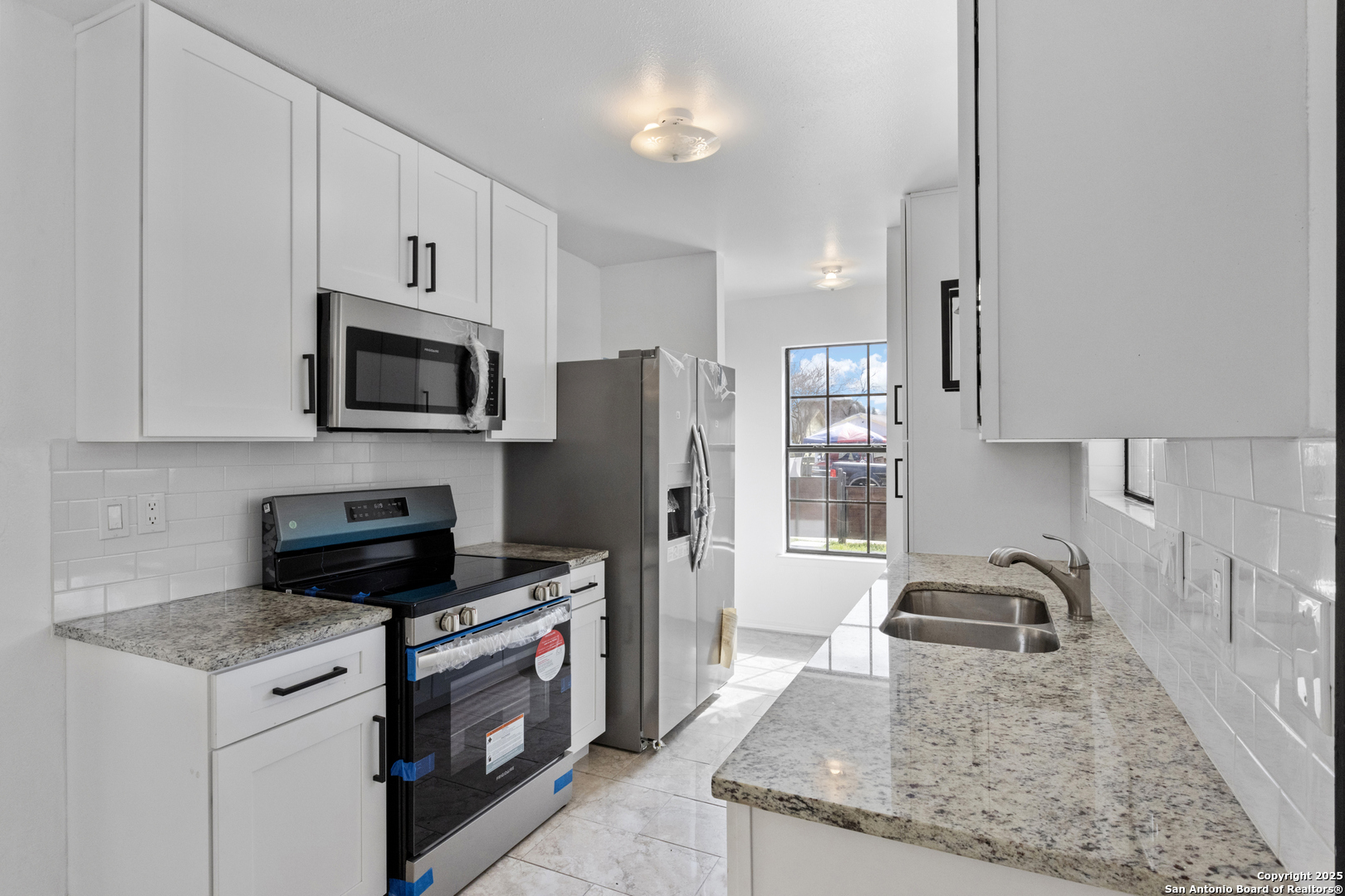 1131 W Hermosa