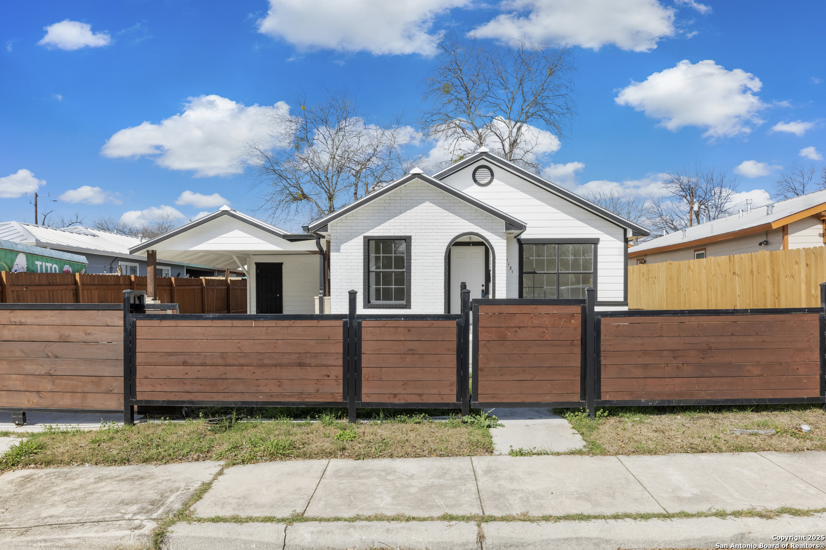 1131 W Hermosa