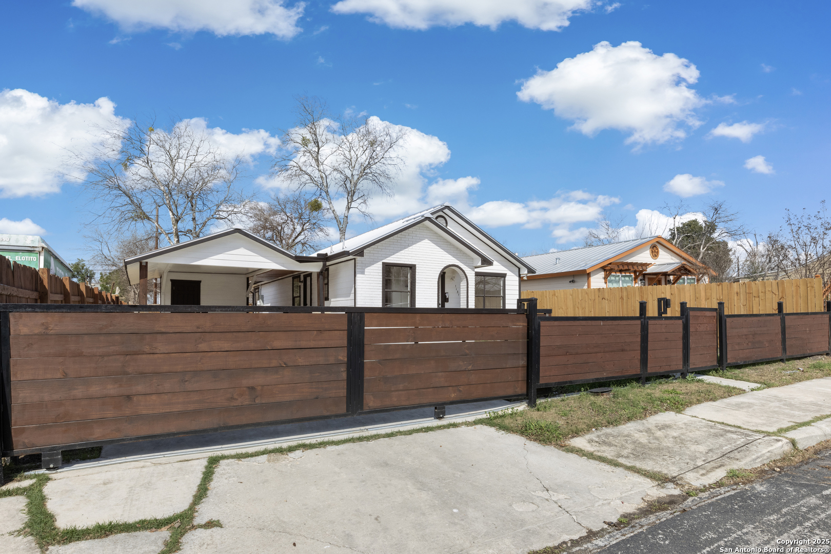 1131 W Hermosa