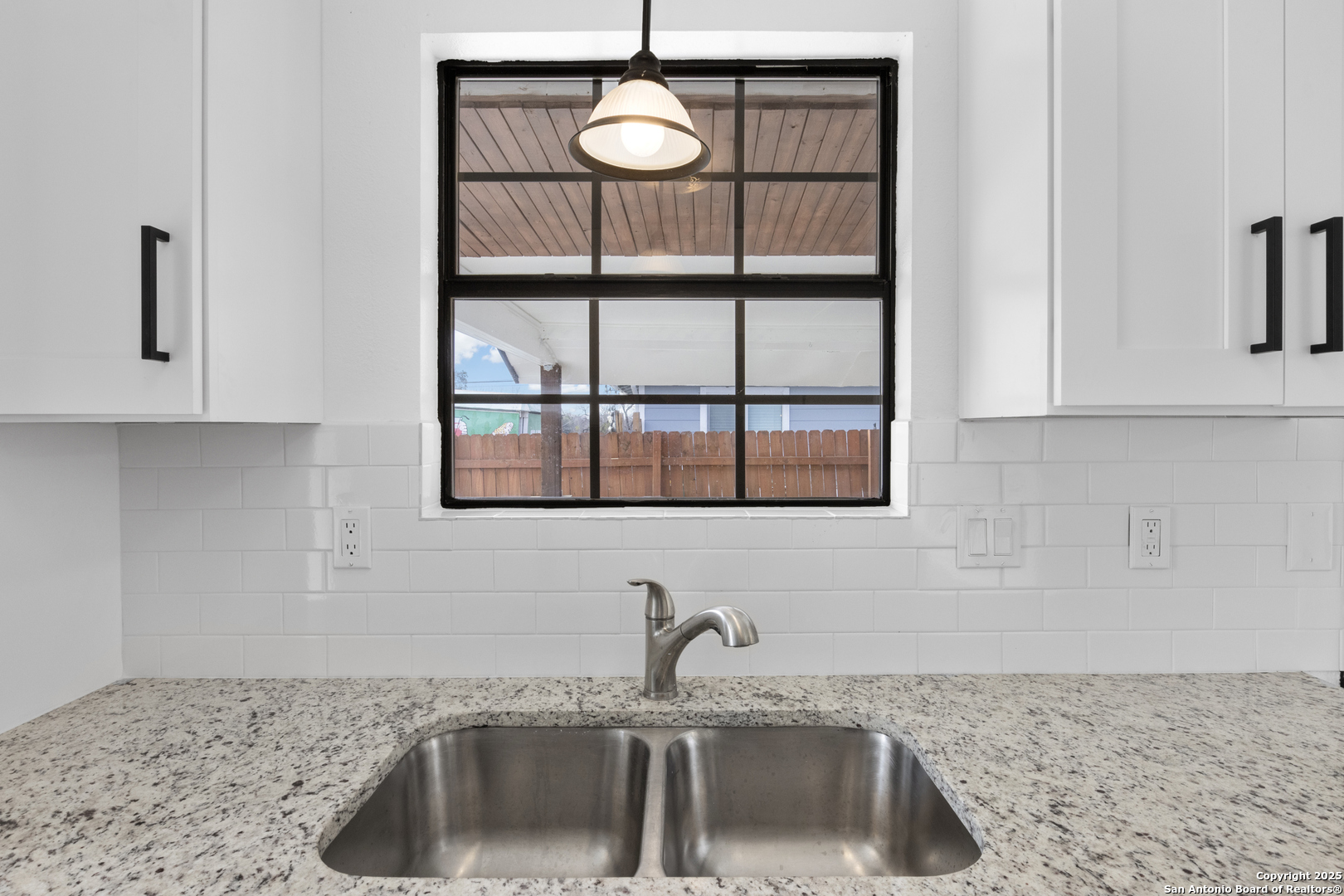 1131 W Hermosa