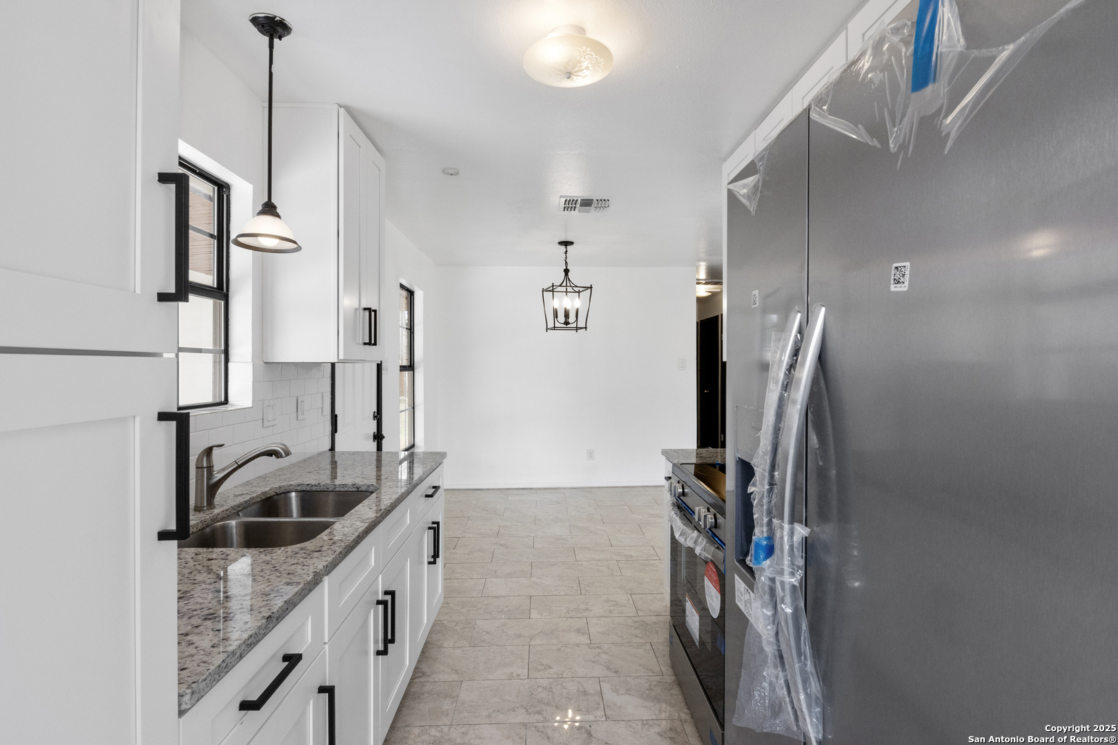 1131 W Hermosa
