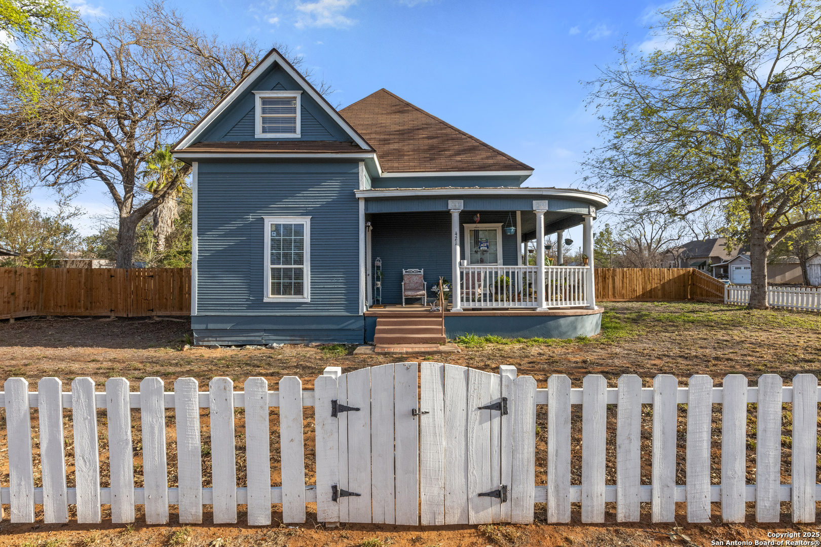 421 E Rio Grande