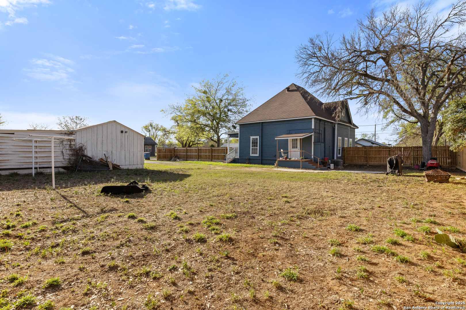 421 E Rio Grande