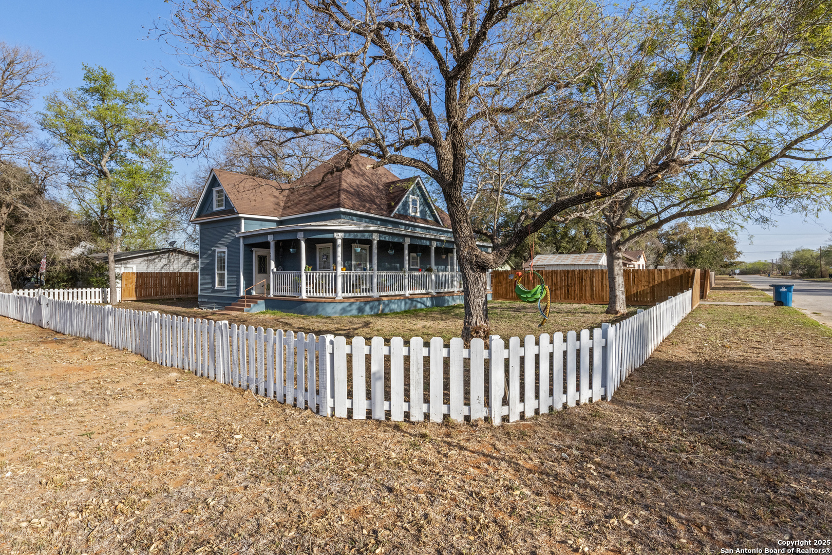 421 E Rio Grande
