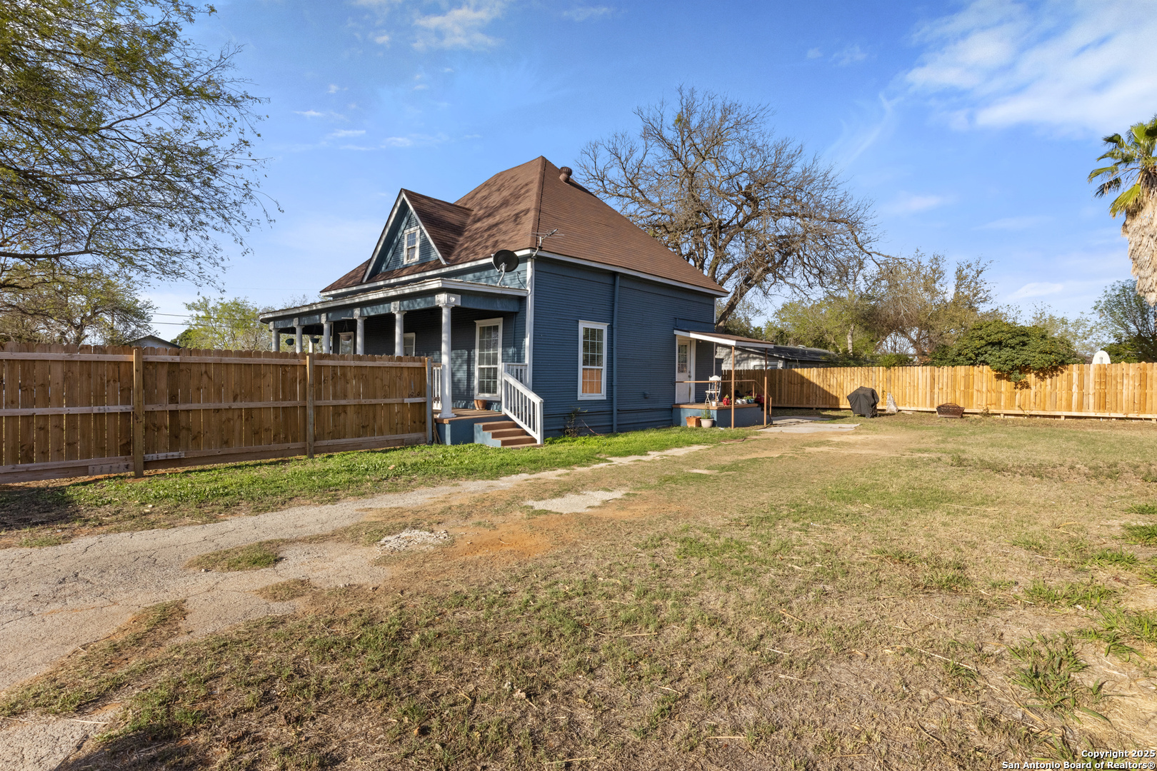 421 E Rio Grande