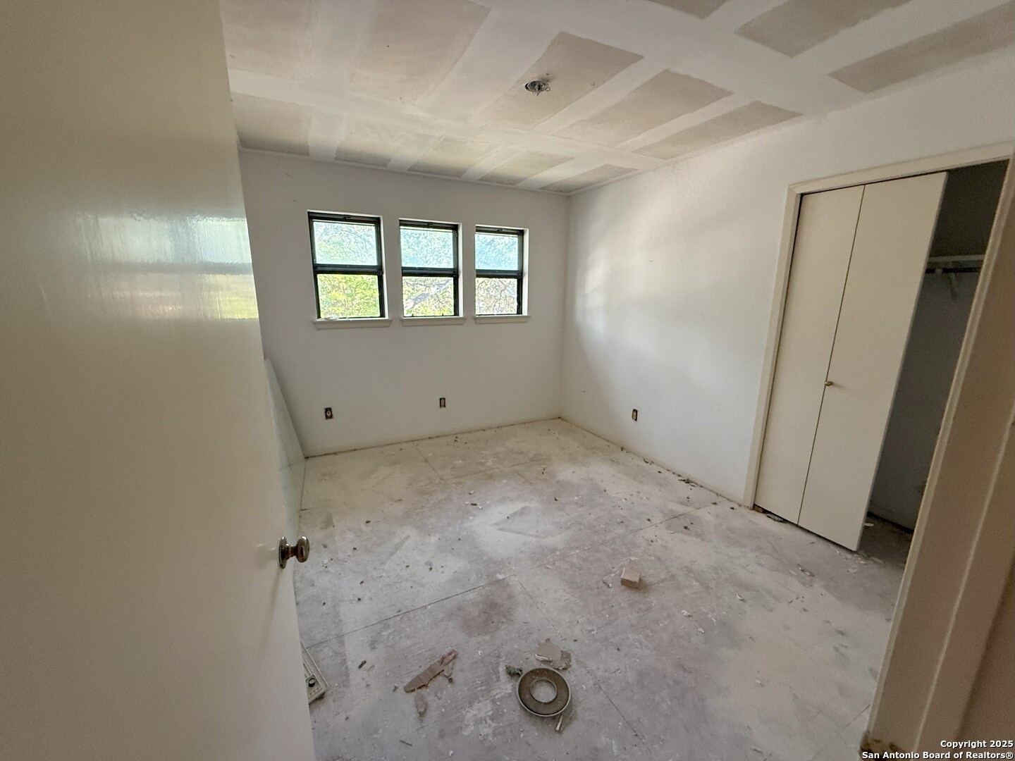 13707 Bluffmont