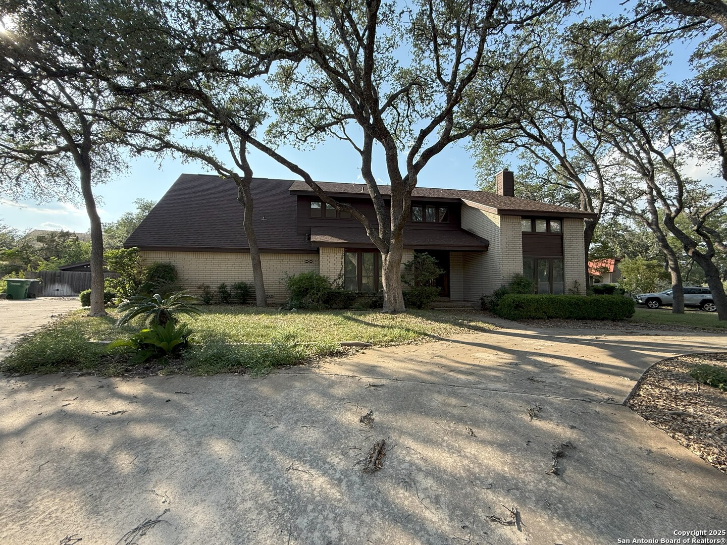 13707 Bluffmont